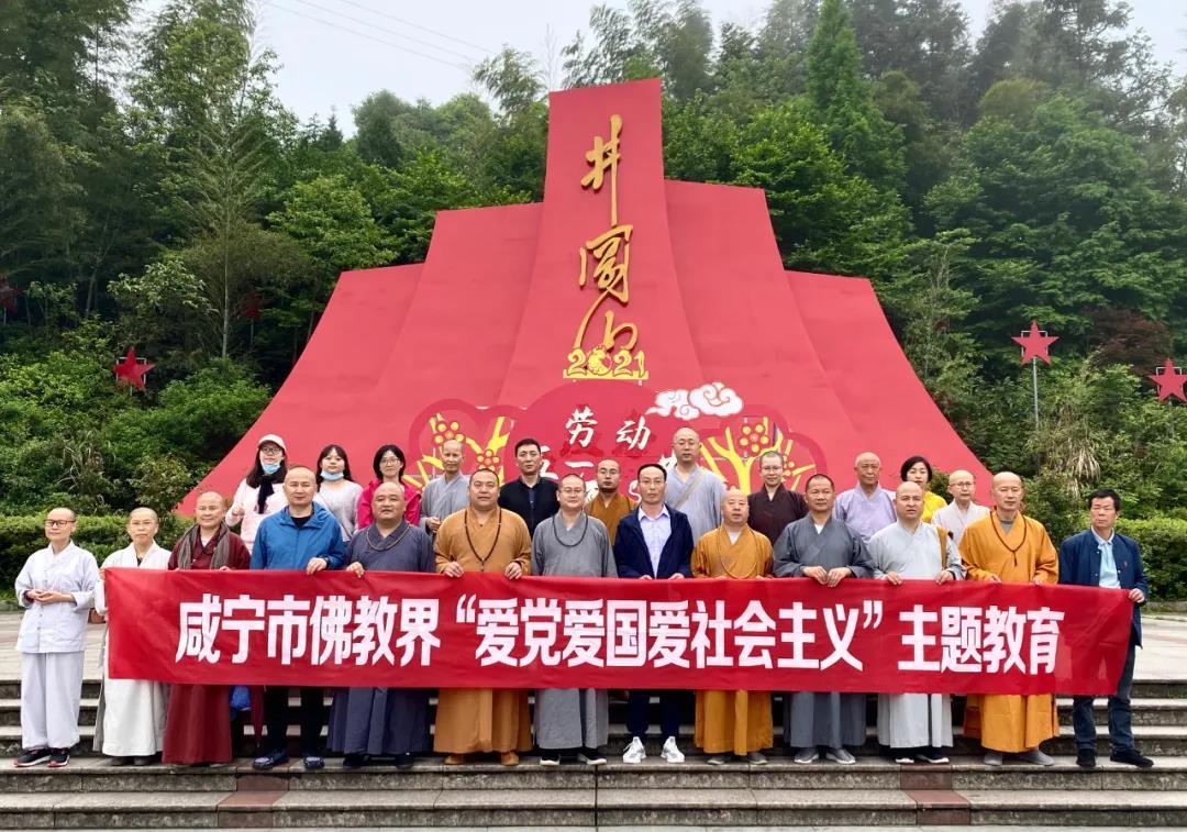 儿子处了一个小女朋友也不知道能不能成用不用给买点小礼物？游戏画面